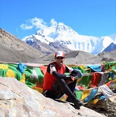 David Rice Cycling on the  tour with redspokes